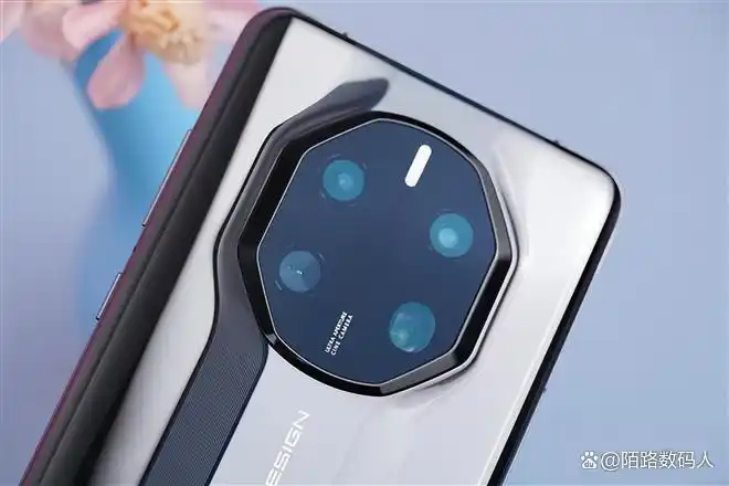 华为手机用什么玻璃_昆仑玻璃如何提升华为手机的耐用性？_华为用的玻璃