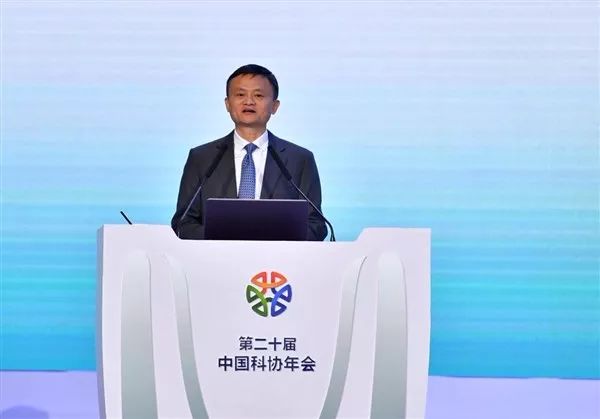 马云发现互联网商机的故事_马云对互联网的影响与价值_互联网时代的商人：马云的影响力