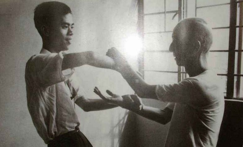 李小龙的影响下的武术比赛与体育精神_李小龙的武术哲学思想_李小龙武术理念