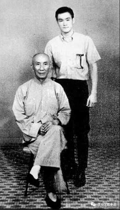 李小龙基础训练法_李小龙训练书_李小龙的训练理念与身体素质