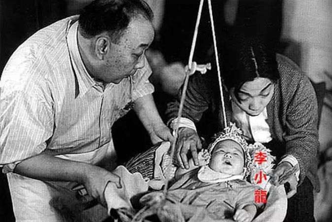 李小龙的体能训练_李小龙的训练理念与身体素质_李小龙练体能