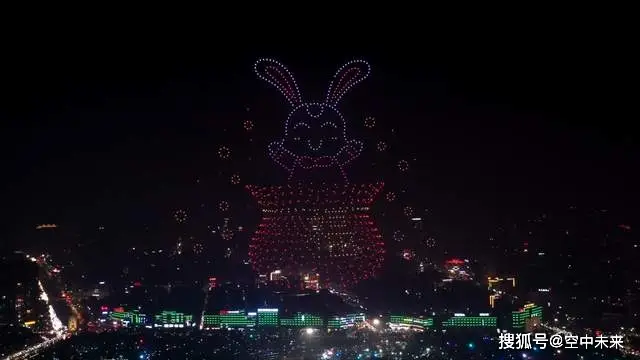 无人表演的剧场_无人机表演的主题与创新设计_无人机集体表演