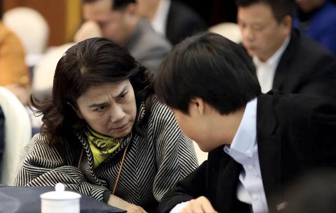 格力董事长董明珠被停职，格力电器的解读与行业观察反响_格力集团董明珠股份_格力集团董事长董明珠的历程