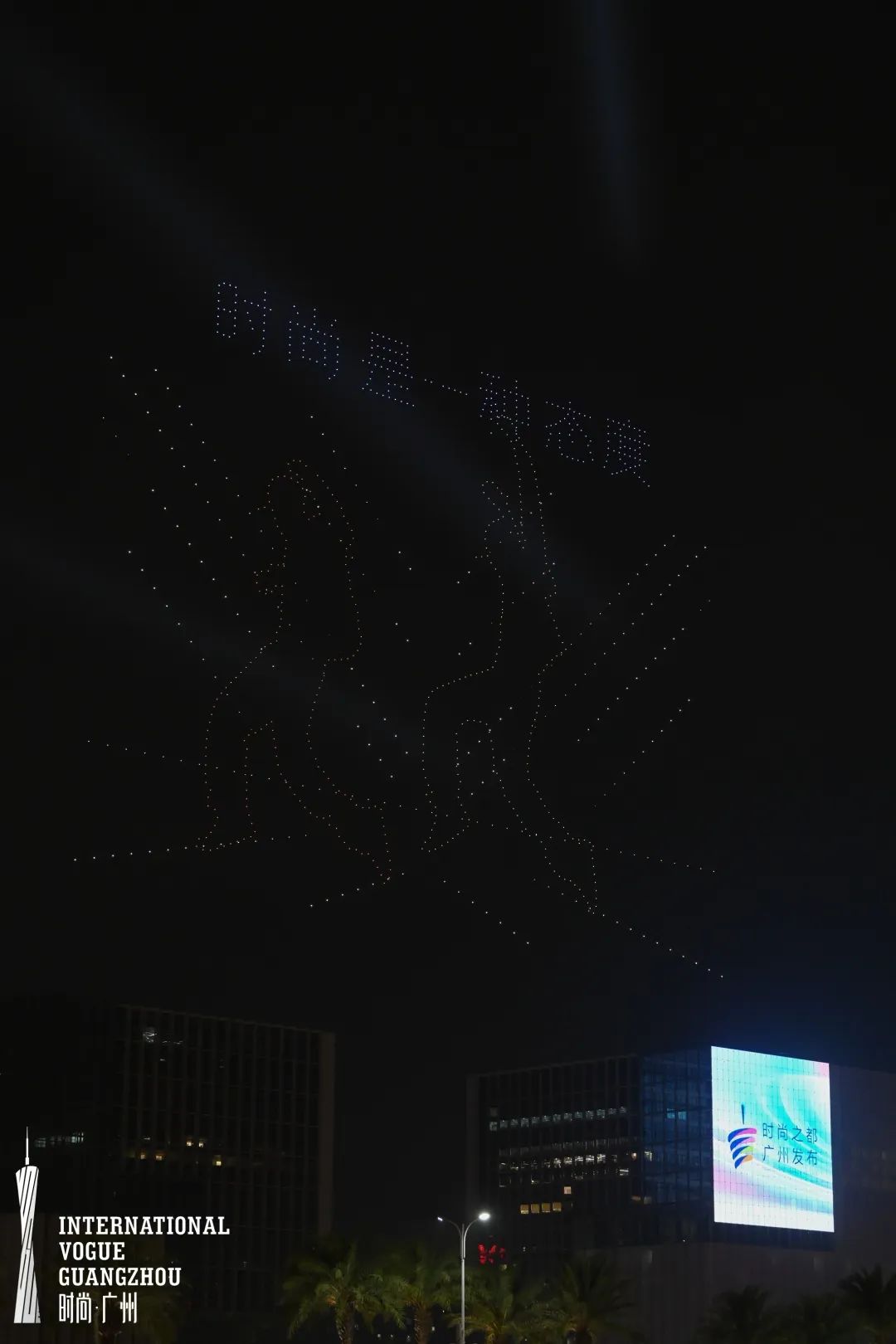 夜空无人机表演_打造一个无人机表演的完美夜晚_无人舞台