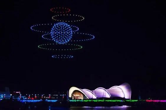 夜空无人机表演_无人夜间剧场_打造一个无人机表演的完美夜晚