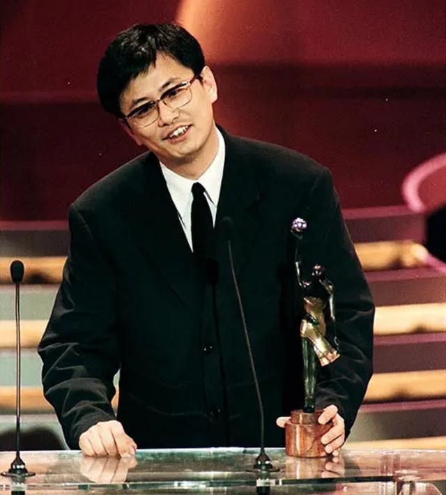 周润发拍英雄本色前的境遇_周润发英雄本色经典图片_周润发 - 以《赌神》、《英雄本色》而闻名，华语电影界的传奇人物。