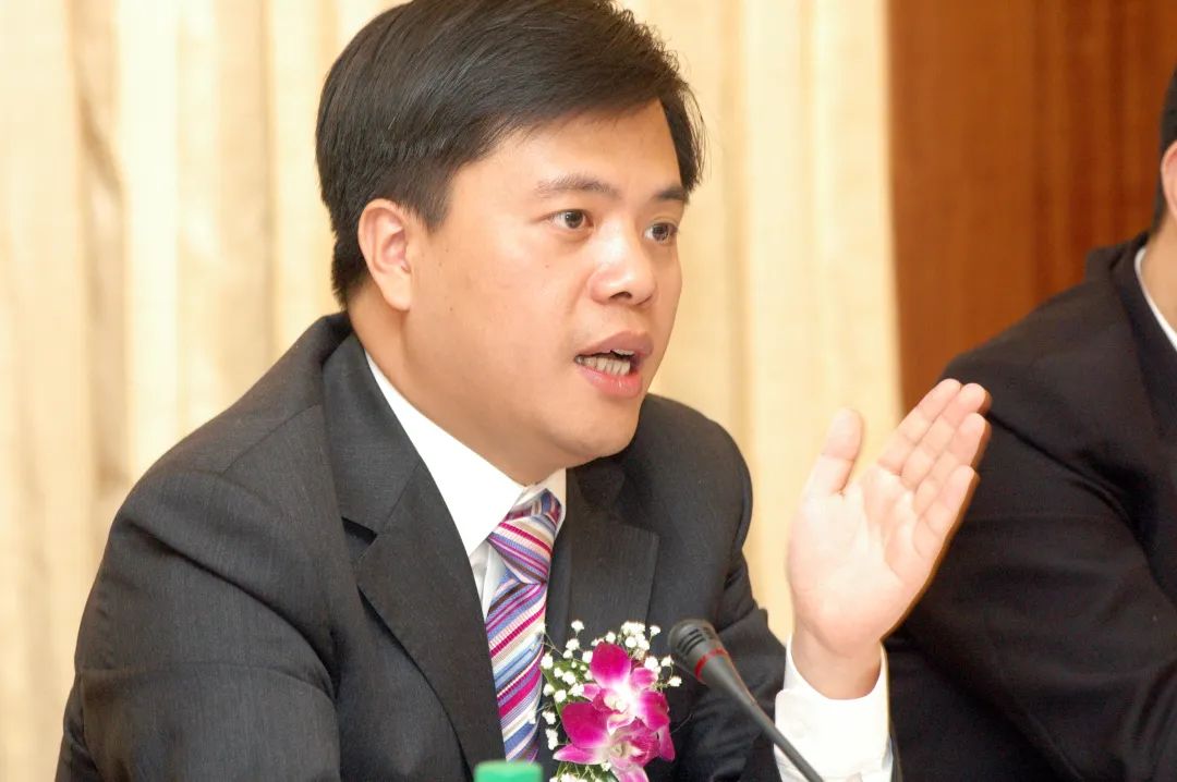 黄峥与互联网新经济的探索_黄峥与互联网新经济的探索_黄峥与互联网新经济的探索