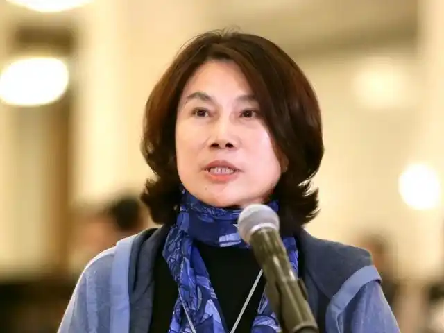 格力电器总裁董明珠所著_格力董明珠最新新闻_格力电器如何调整战略应对董明珠停职审查带来的不确定性？