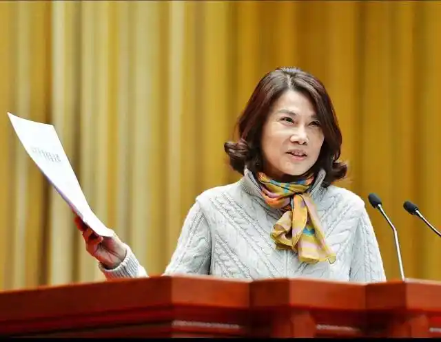 格力电器如何调整战略应对董明珠停职审查带来的不确定性？_格力电器总裁董明珠所著_格力董明珠最新新闻