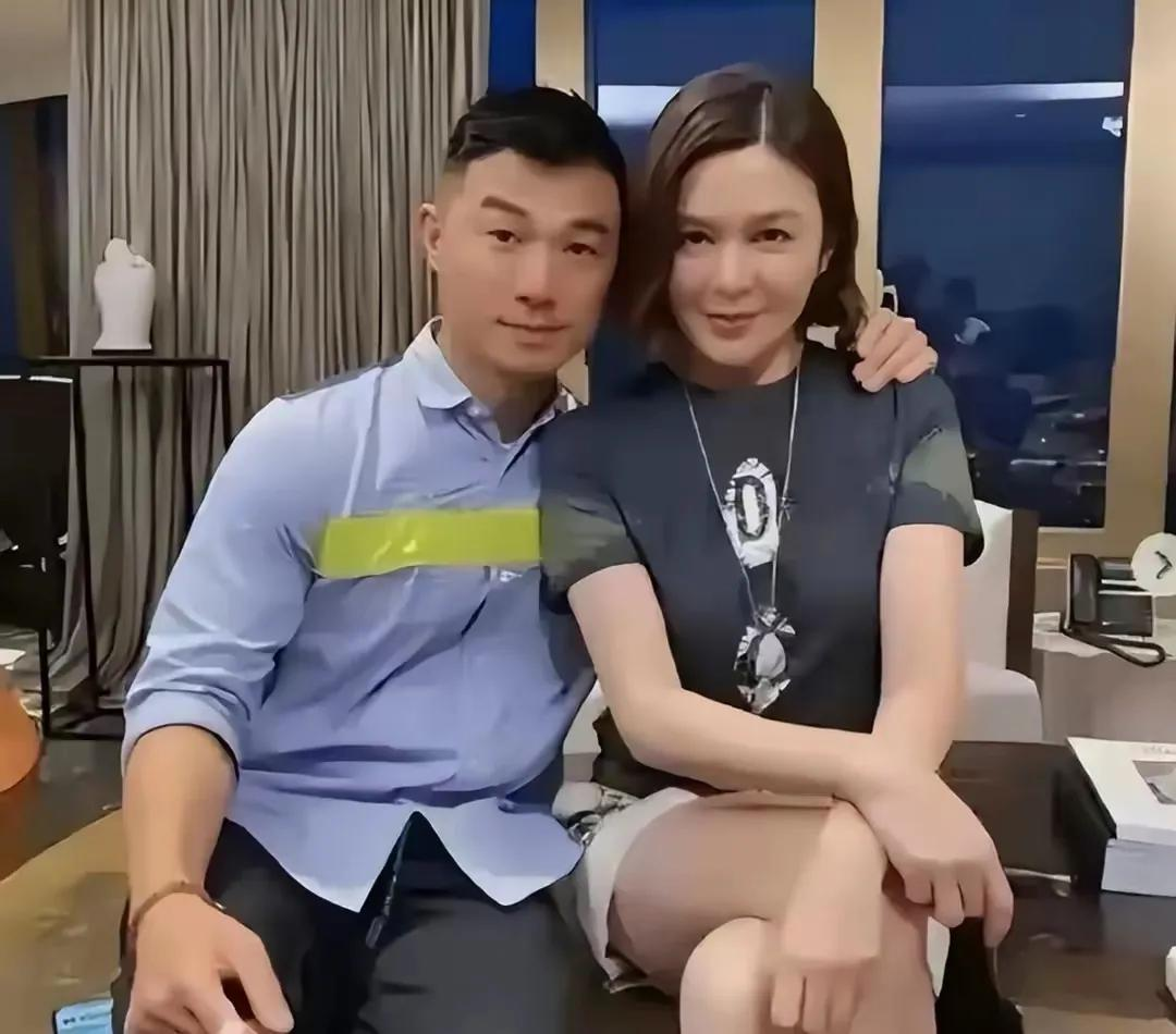 关之琳的品牌叫什么_塑造明星关之琳价值品牌是什么_关之琳的明星塑造与品牌价值