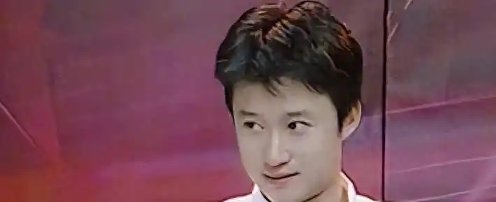 吴京的成长经历与家族背景_背景吴京家族经历成长的电影_吴京家庭成员