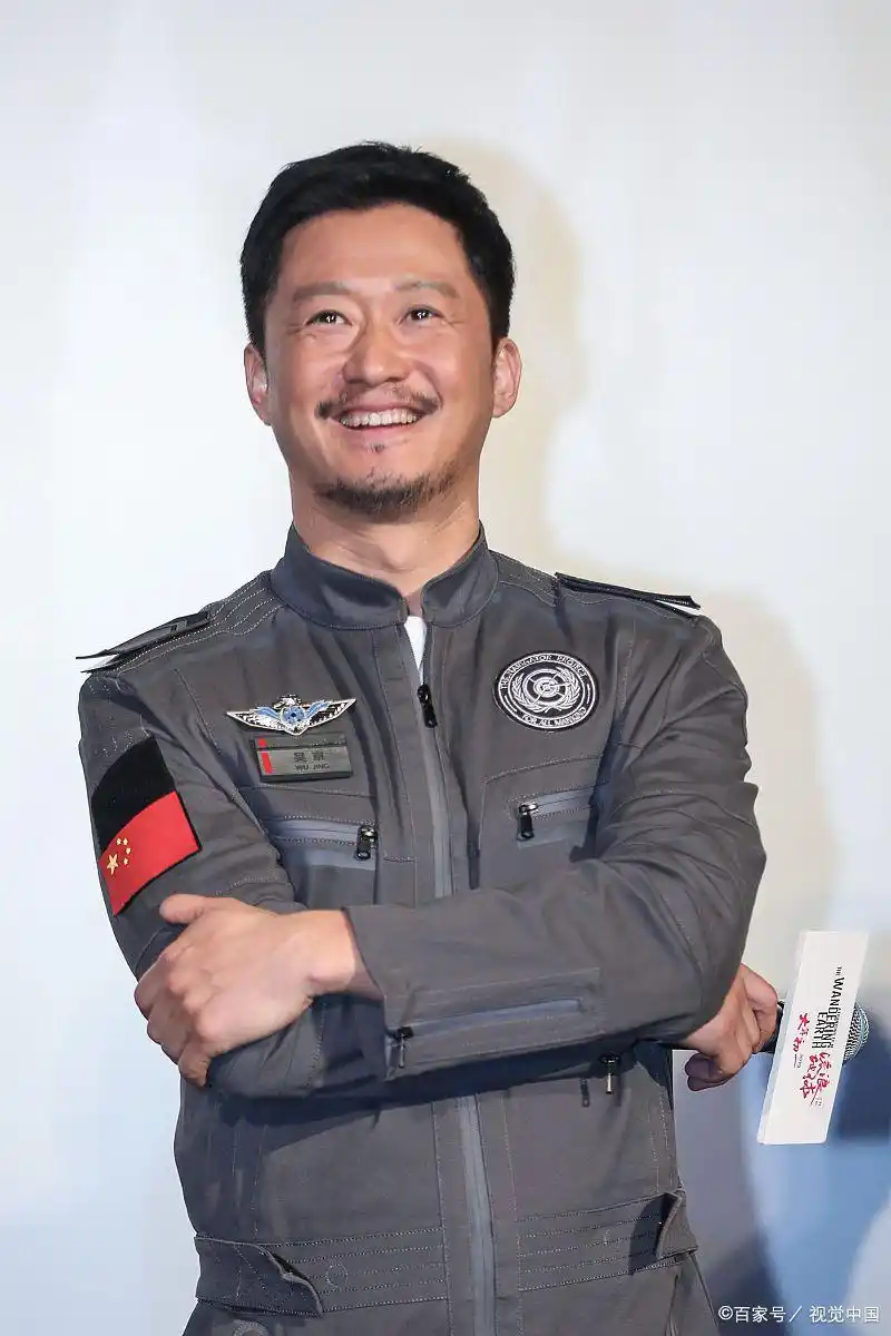吴京家庭成员_吴京的成长经历与家族背景_背景吴京家族经历成长的电影