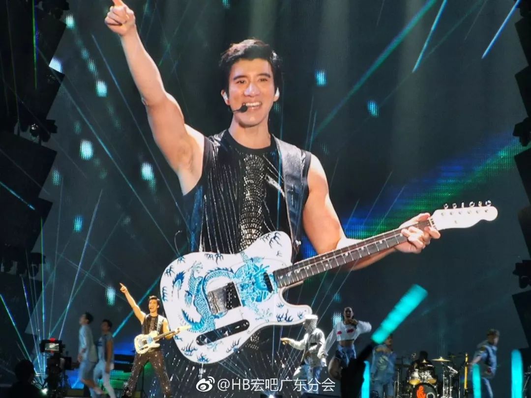 周杰伦怀旧歌曲_周杰伦的经典演出回顾，令人怀念_周杰伦怀旧