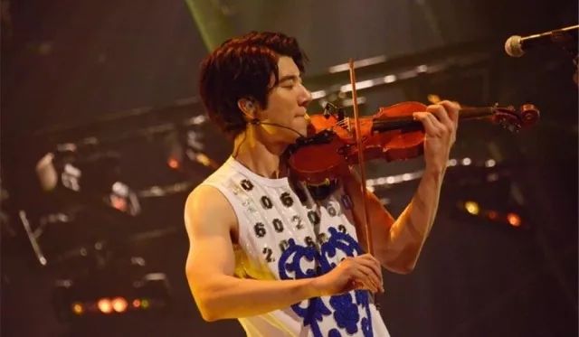 周杰伦怀旧_周杰伦的经典演出回顾，令人怀念_周杰伦怀旧歌曲