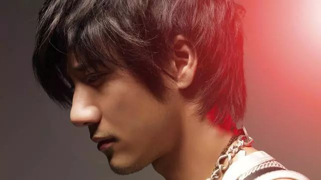 周杰伦怀旧歌曲_周杰伦的经典演出回顾，令人怀念_周杰伦怀旧