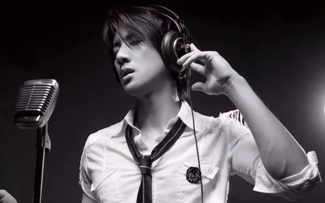 周杰伦的经典演出回顾，令人怀念_周杰伦怀旧_周杰伦怀旧歌曲