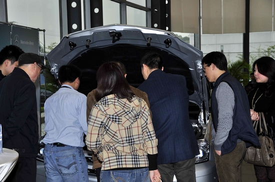 奔驰满意度回访电话_奔驰的售后服务体验与客户满意度_奔驰售后客服话术与技巧