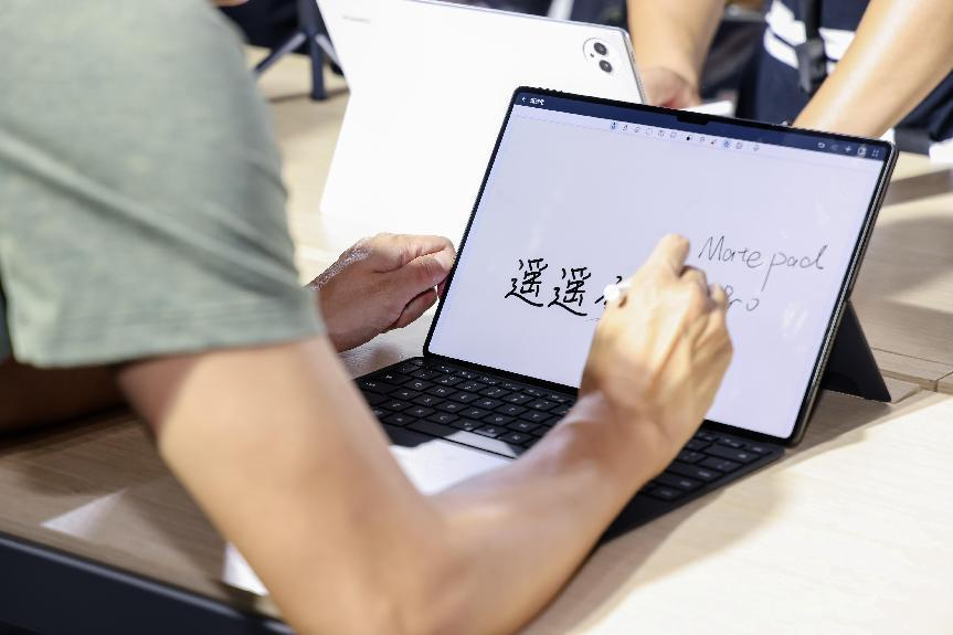 华为配件如何提升手机功能性？_华为配件性提升功能手机能用吗_华为手机配件有哪些种类
