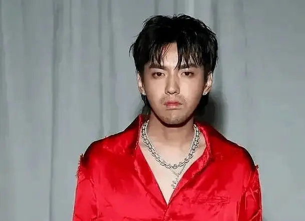 吴亦凡现状照片_吴亦凡_吴亦凡还有多少年出来