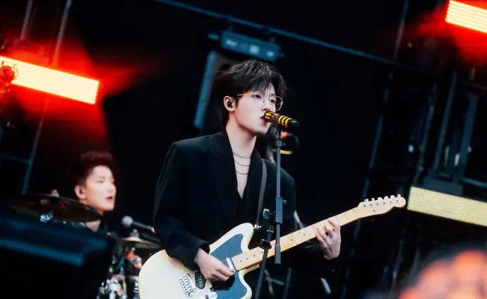 华晨宇的歌曲正能量，成为年轻人的精神寄托_华晨宇的歌曲正能量，成为年轻人的精神寄托_华晨宇的歌曲正能量，成为年轻人的精神寄托