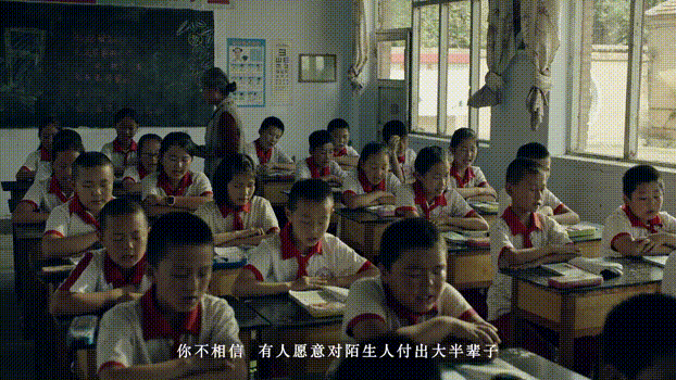 张杰感动_张杰的情感故事在短片中真实再现，温暖感人_张杰感人歌曲