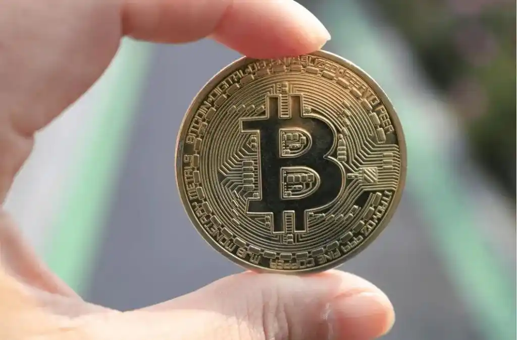 特朗普力挺，数字货币疯狂！比特币再创新高直逼9万美元，空头遭大规模爆仓_特朗普btc_特朗普pi币