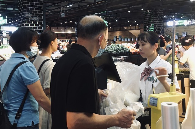 胖东来如何实现客户满意度_胖东来如何通过质量和服务赢得顾客认可？_胖东来优质服务案例200字