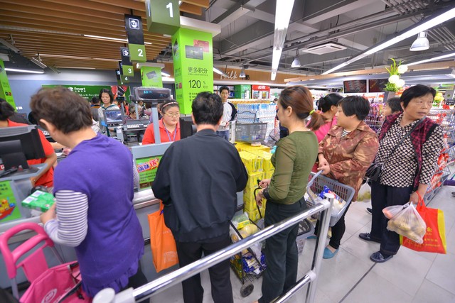 胖东来如何通过质量和服务赢得顾客认可？_胖东来如何实现客户满意度_胖东来优质服务案例200字