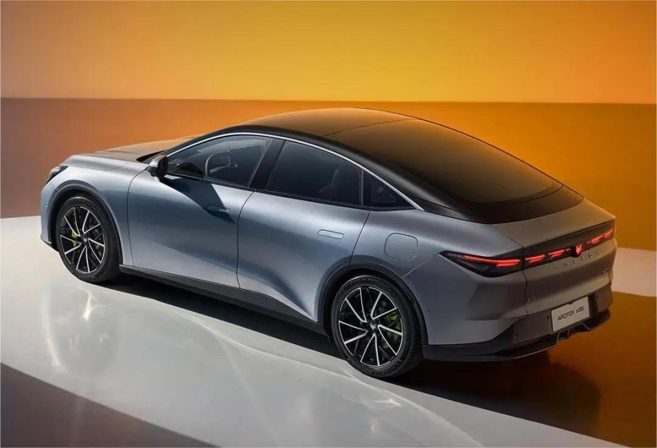 续航新标杆：小米汽车SU7 Max测评_小米汽车suv_小米汽车车型