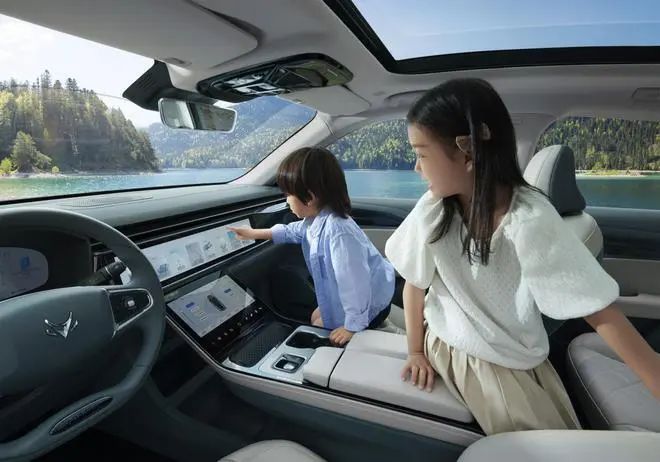 小米汽车suv_小米汽车车型_续航新标杆：小米汽车SU7 Max测评