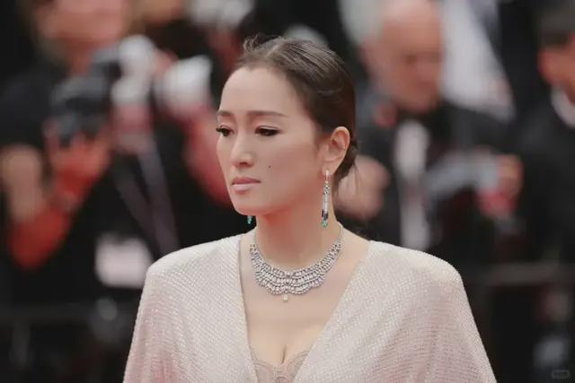 巩俐红毯图片_巩俐的时尚风格与红毯造型_巩俐戛纳红毯造型