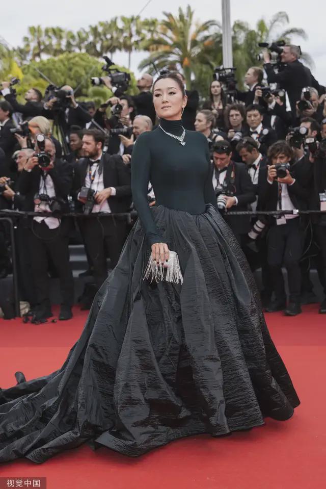巩俐红毯图片_巩俐的时尚风格与红毯造型_巩俐戛纳红毯造型