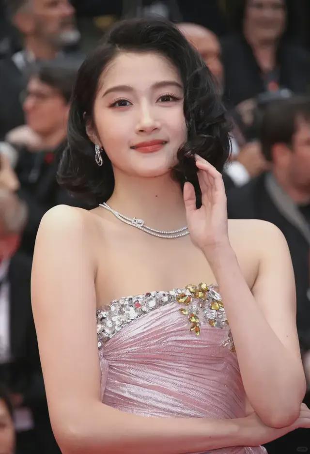 巩俐的时尚风格与红毯造型_巩俐红毯图片_巩俐戛纳红毯造型