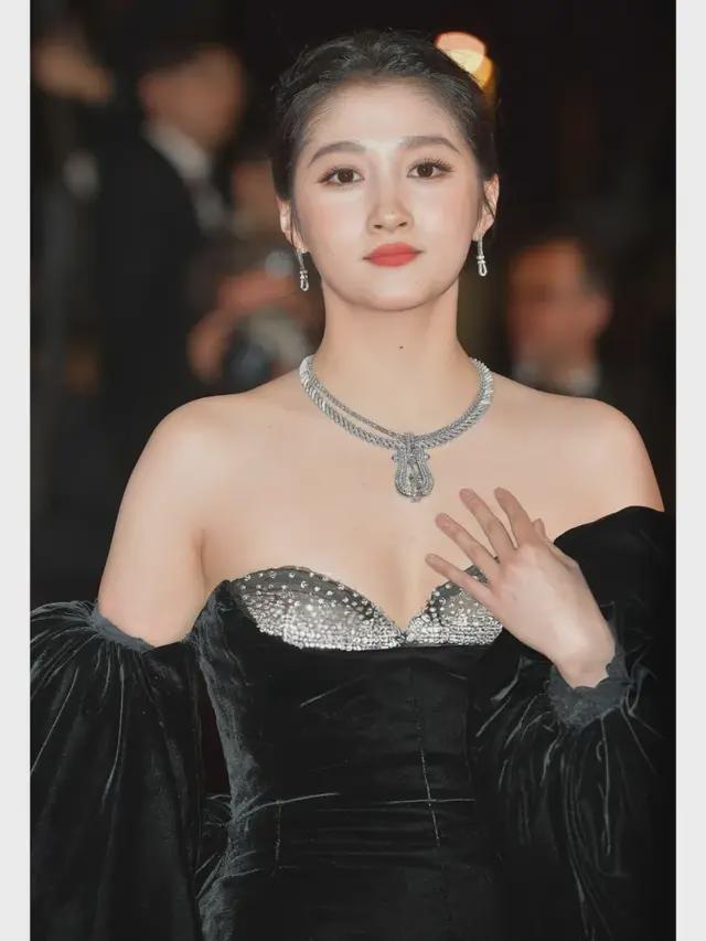 巩俐红毯图片_巩俐的时尚风格与红毯造型_巩俐戛纳红毯造型