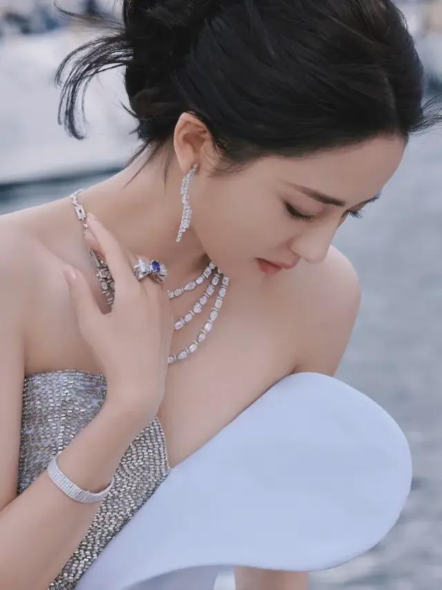 巩俐红毯图片_巩俐的时尚风格与红毯造型_巩俐戛纳红毯造型