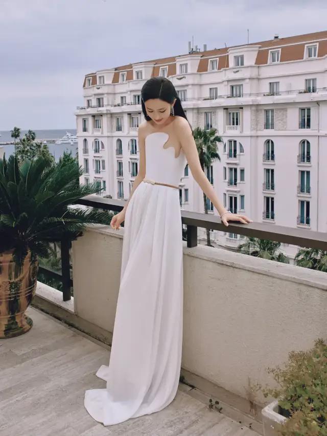 巩俐的时尚风格与红毯造型_巩俐红毯图片_巩俐戛纳红毯造型