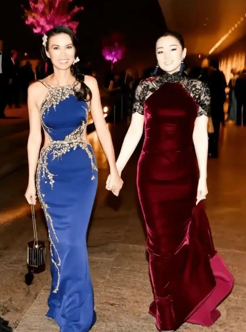 巩俐戛纳红毯造型_巩俐走红毯服装_巩俐的时尚风格与红毯造型